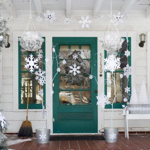 Pretty Christmas Door Decorations